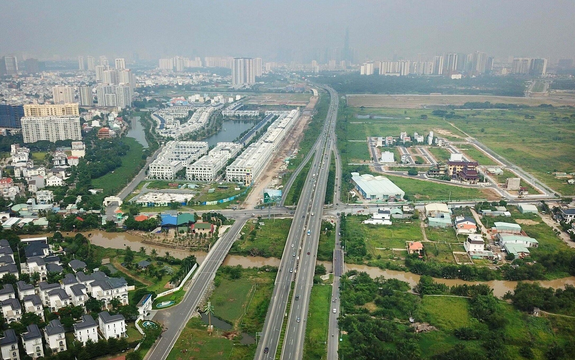 chinh-sach-dat-dai-la-gi-1778395200263-1778395201195473160547-1778409434.jpg